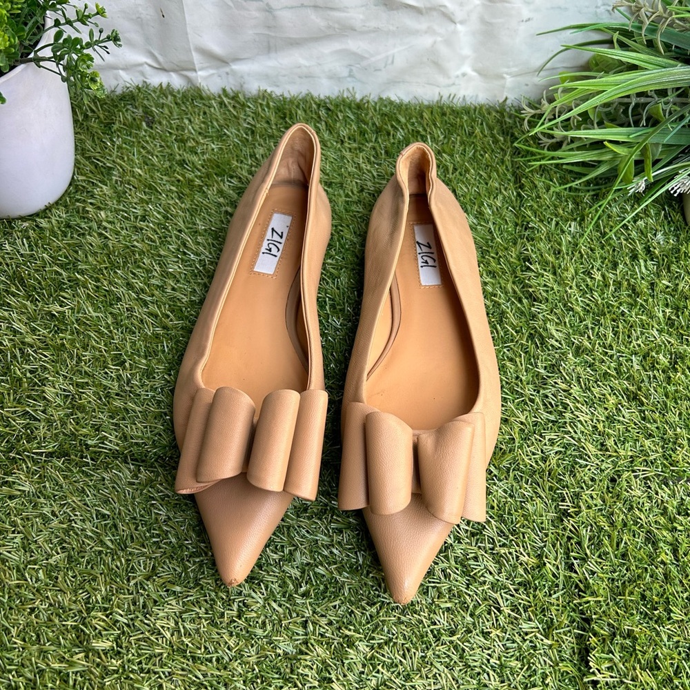 ZIGI WOMEN Bibiana Flat 
Color: Natural size 7 gently used 
$179.95